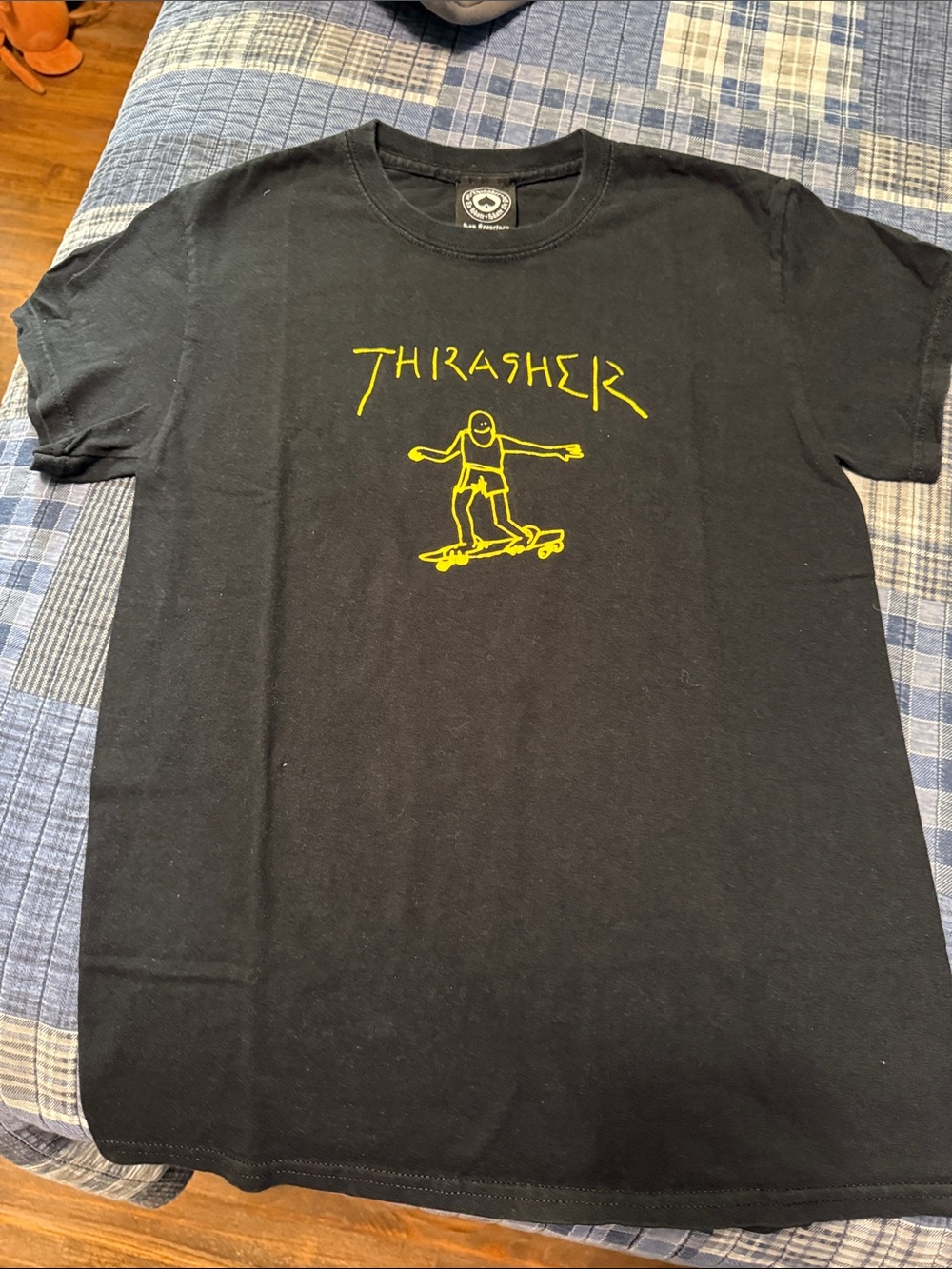 Men’s small Thrasher Black Tee with Yellow Skate Graphic